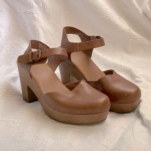 Target Universal Thread Clog Pumps Tan Size 8.5